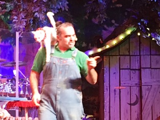 The Comedy Barn Christmas Cat Walk features great onstage tricks performed by both cats and dogs.