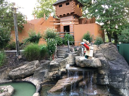 Meet great challenges and make new "animated" friends while golfing at Davy Crockett Mini Golf