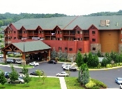 Sevierville Hotels Wyndham Resort offers a huge indoor/outdoor water park on property!