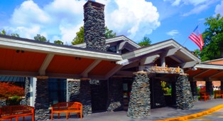 Of all the Gatlinburg Restaurants Cherokee Grill stands among one of the finest.