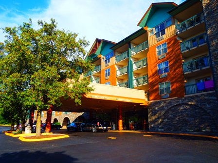 One of Pigeon Forge Hotels Grand Smokies Resort Lodge is located in the perfect location for attractions and food.