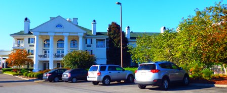 Living the luxury inside Sevierville Hotels Clarion Inn Willow River.